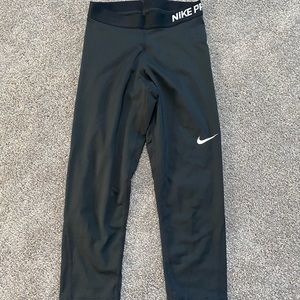 Nike pro leggings crop style